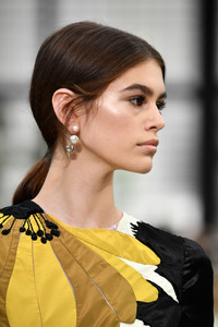 5a9d6ec753e1f_KaiaGerberValentinoRunwayParisFashionj-QsDrEFwbCx.thumb.jpg.3971ea4feba9a24ec42f051c01238e50.jpg