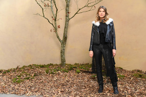 Angela+Lindvall+Chanel+Photocall+Paris+Fashion+tOdNiLfY1-rx.jpg