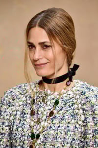 Yasmin+Le+Bon+Chanel+Photocall+Paris+Fashion+WoVuRIr1_wNx.jpg