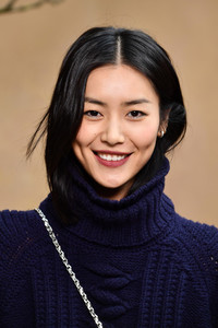 Liu+Wen+Chanel+Photocall+Paris+Fashion+Week+BysPMKc-h4Ax.jpg