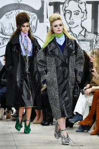 5a9eb81f0d653_KaiaGerberMiuMiuRunwayParisFashionWeekR_Nz3LRWa3Sx.thumb.jpg.ab5b02a33f8a57cdfa0bb863999d2715.jpg