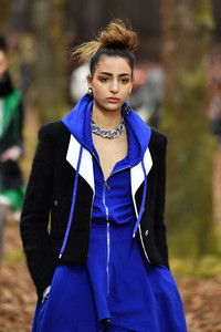 5a9f0c5a97608_ChanelRunwayParisFashionWeekWomensweareWfopK-Vhq7x.thumb.jpg.5d2415383754e8b1d7d2650e0405ef63.jpg