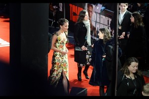 5a9f13afa0038_aliciavikander.thumb.jpg.8de81263b67f4746fbf3df6783fc867a.jpg