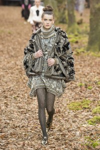 Hannah Sprehe Chanel Fall 2018 RTW PFW.jpg