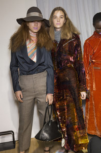 5a9fc9d028946_BeautifulPeopleFall2018Backstage3mMyItTK6nNx.thumb.jpg.16e6ac14c555a12c853d7f66cef06446.jpg