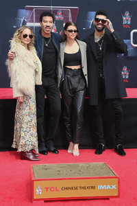 Sofia+Richie+Lionel+Richie+Hand+Footprint+albhBirqnREx.jpg