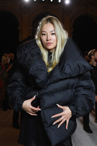 Tina+Leung+Balmain+Front+Row+Paris+Fashion+vS4h53euedox.jpg