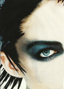 5aa29510369ea_ellerussiadec1997beautyandmakeup2.thumb.jpg.bcc03b20def10d12ef8a997eaee7971f.jpg