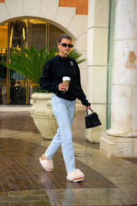 Sofia+Richie+Spotted+Calabasas+rM3HALoqByWx.jpg