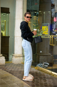Sofia+Richie+Spotted+Calabasas+tuUSNvgYd1Ux.jpg