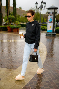 Sofia+Richie+Spotted+Calabasas+TXOt8WlKAInx.jpg