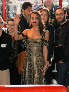 5aa81c563c5e4_AliciaVikanderAliciaVikanderTombRaiderKZPLEFExaBcx.thumb.jpg.860c0b26d28a83721689962e0cc315a0.jpg