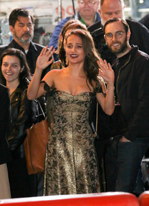 5aa81c6865f9d_AliciaVikanderAliciaVikanderTombRaiderQ94B8qrslwjx.thumb.jpg.c4abf713d3782aa5ec023ddf3d732396.jpg
