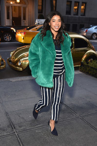 Hannah+Bronfman+PANDORA+Jewelry+Shine+Collection+3dG1AKNQIvnx.jpg