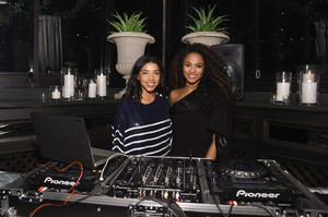 Hannah+Bronfman+PANDORA+Jewelry+Shine+Collection+04BAnjDJEm5x.jpg