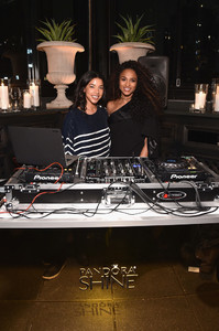 Hannah+Bronfman+PANDORA+Jewelry+Shine+Collection+F24frq82SLdx.jpg