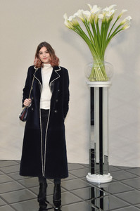 Alma+Jodorowsky+Chanel+Front+Row+Paris+Fashion+IMOZWYxJdSfx.jpg