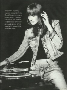 elle april russia 2003 02.jpg