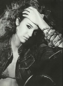 elle april russia 2003 03.jpg