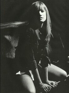 elle april russia 2003 08.jpg