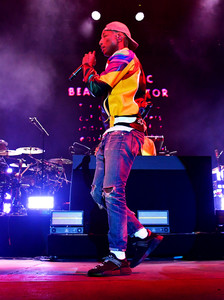 Pharrell+Williams+adidas+Creates+747+Warehouse+Eni_JUKeYuNx.jpg