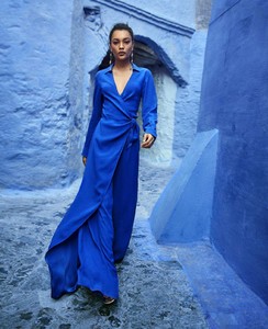 5ab55abe69ba4_HarpersBazaarUSApril20184.thumb.jpg.ba9730cfa2b81eb56fdd64fd07e16dff.jpg