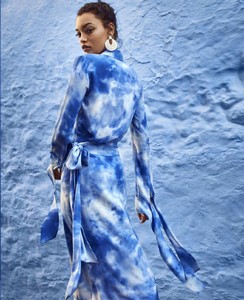 5ab55ac05aadd_HarpersBazaarUSApril20185.thumb.jpg.b0c1e26f19cc517a3b2f1a73adc4b478.jpg