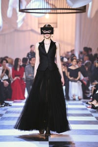 5abefcd296380_ChristianDiorHauteCoutureShowShanghaimSK2XhF9XSGx.thumb.jpg.2e689650355c65e449bb12907d210d0e.jpg