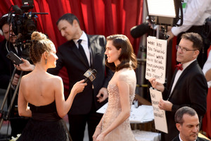 65187926_allison_williams_31.jpg