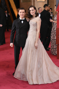 65187937_allison_williams_34.jpg