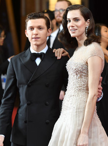 65187944_allison_williams_36.jpg