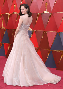 65187984_allison_williams_43.jpg