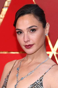 65190065_gadot03a04picturepub-1.jpg