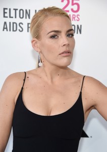 65198150_busy-philipps-02.jpg