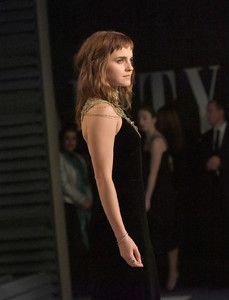 65209084_emmawatson0304picturepub-4.jpg