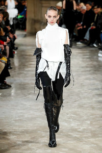 Ann-Demeulemeester-RTW-FW18-Paris-0627-1519911558-bigthumb.jpg