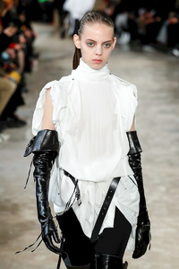 Ann-Demeulemeester-RTW-FW18-Paris-0632-1519911561-bigthumb.jpg