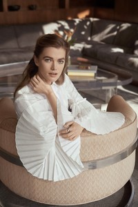 BCBG-Max-Azria-Spring-Summer-2018-Mathilde-Brandi-Olivia-Malone-5.thumb.jpg.d8ed7d42b1ff1751e2dcffe952767c9b.jpg
