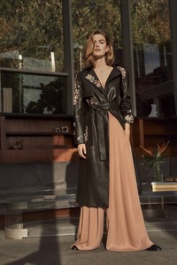 BCBG-Max-Azria-Spring-Summer-2018-Mathilde-Brandi-Olivia-Malone-8.thumb.jpg.4d6d1da8324aa89edc1adabd837e28bb.jpg