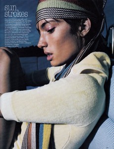 Badulescu_Vogue_UK_June_2002_04.thumb.jpg.679158208cf6a8b1625b49cc5072b336.jpg