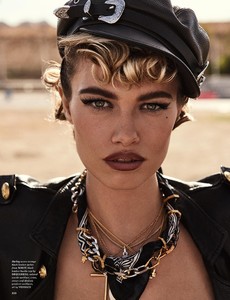 Biker-Leather-Fashion-Editorial08.thumb.jpg.5567c4b27813e4ecbfed76a14e0f0a8c.jpg