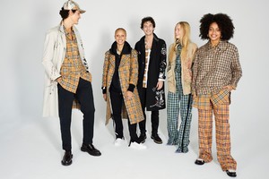 Burberry-spring-2018-ad-campaign-the-impression-06.thumb.jpg.8ead8ec377d5b3391c97670f17eab486.jpg