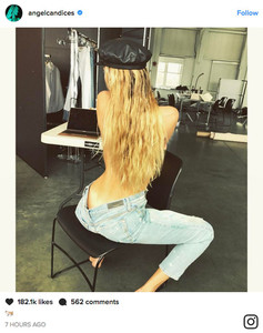 Candice-Swanepoel-Instagram-Vogue-topless-bottom-baby-894188.thumb.jpg.ce2b8758e489501dca58e418aefa64d2.jpg