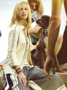 Carolyn_Cameron_Vogue_Australia_January_2013_08.thumb.jpg.03bdf543cd2681fa7f4b759f2bd43be7.jpg