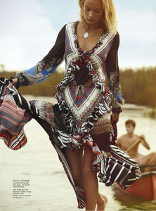 Carolyn_Cameron_Vogue_Australia_January_2013_10.thumb.jpg.7a5a0157545d9a20d7513f902ec09133.jpg