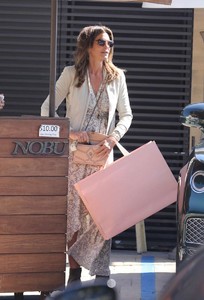 Cindy-Crawford-leaving-restaurant-in-Malibu-1.jpg