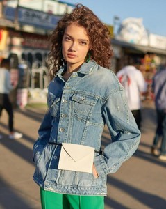 Elizabeth-and-James-Pen-Pal-Belt-Bag-679x849.thumb.jpg.a38c5c78b435dc03dc8fe95c3e58ac68.jpg