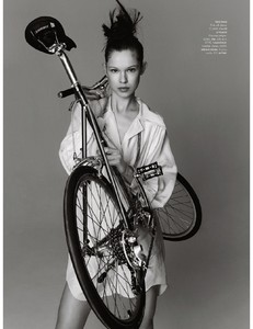 ElleUK-April2018-page-015.jpg