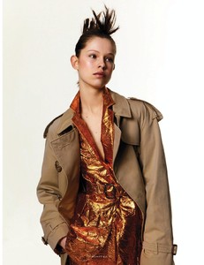 ElleUK-April2018-page-019.jpg