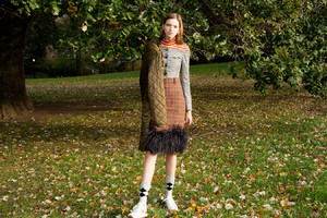 Fall-jumping-into-leaves-Dad-Sneakers-Man-Repeller-November-2017-5670-1.jpg